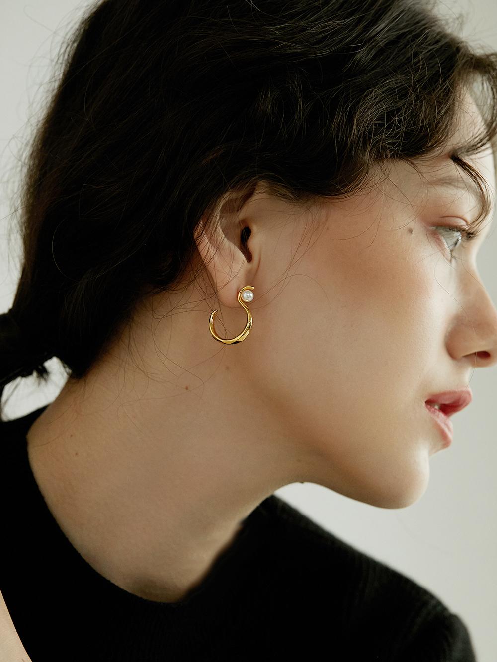 Gold Pearl Stud Earrings