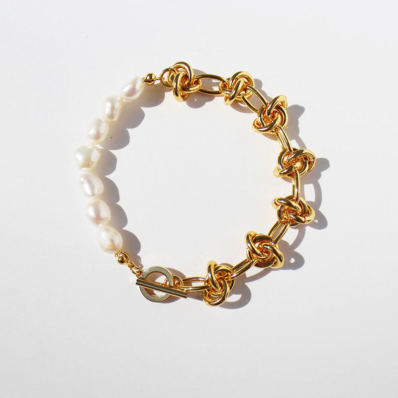 Bella 18K Chunky Gold Interlocking Link Bracelet With Freshwater Pearl and Toggle Lock