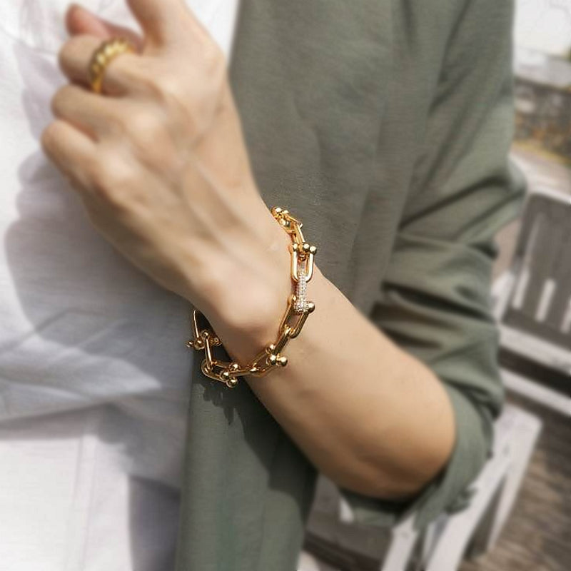 Ginevra Horseshoe Linked Chain Bracelet with Diamonds | U Link 