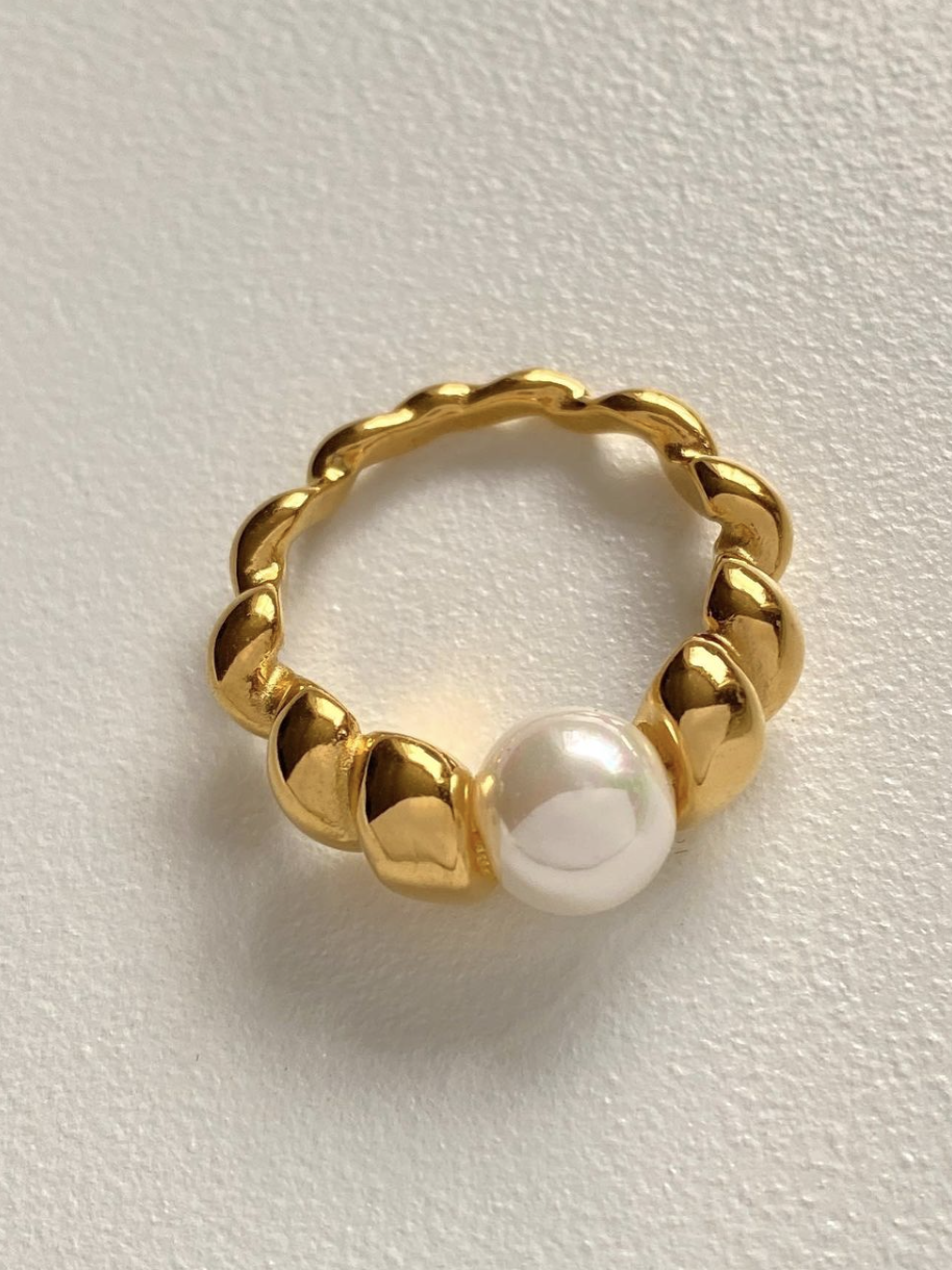 Pearl on Croissant Ring 18K Gold