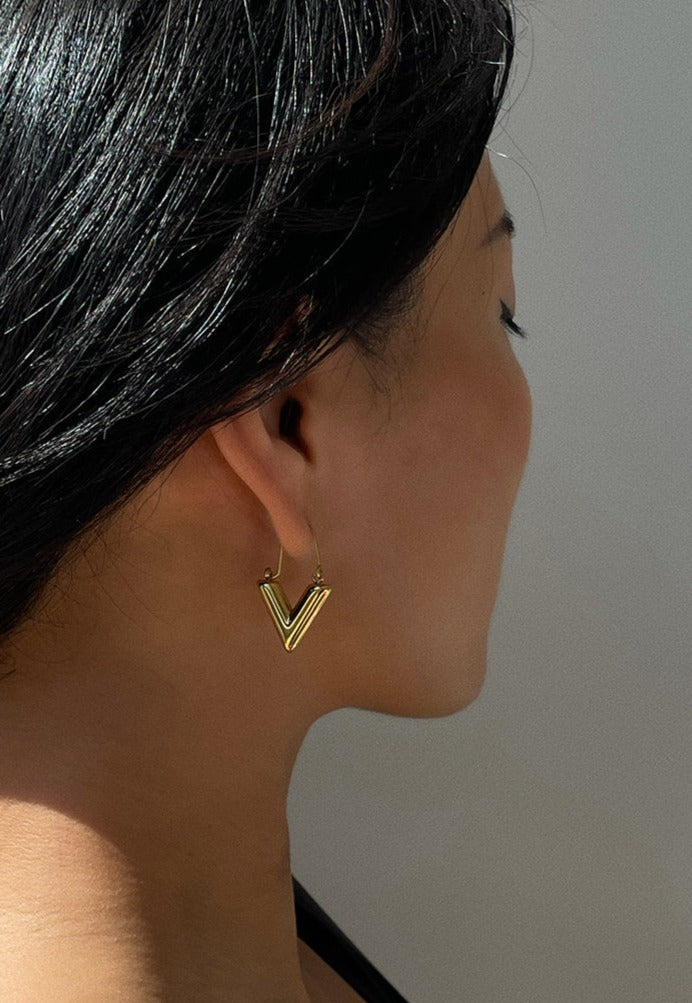 Vincy V-Shape Hoop Earrings 18K Gold/Silver – Oblession